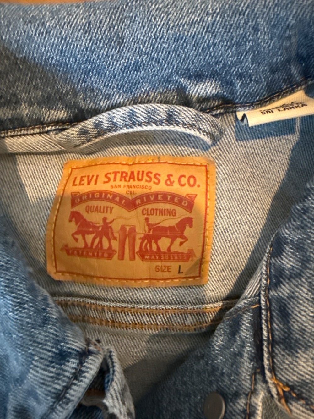 Levi’s Original Trucker Jean Jacket Size L - Picture 2 of 3